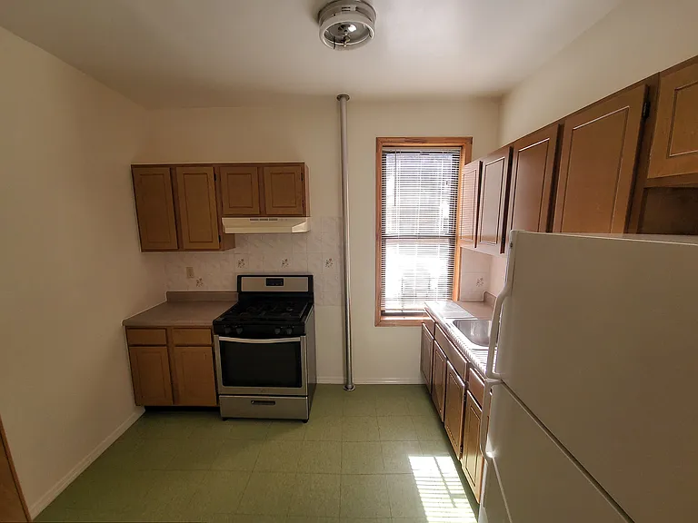 1001 Lincoln Pl #2B — Photo 2