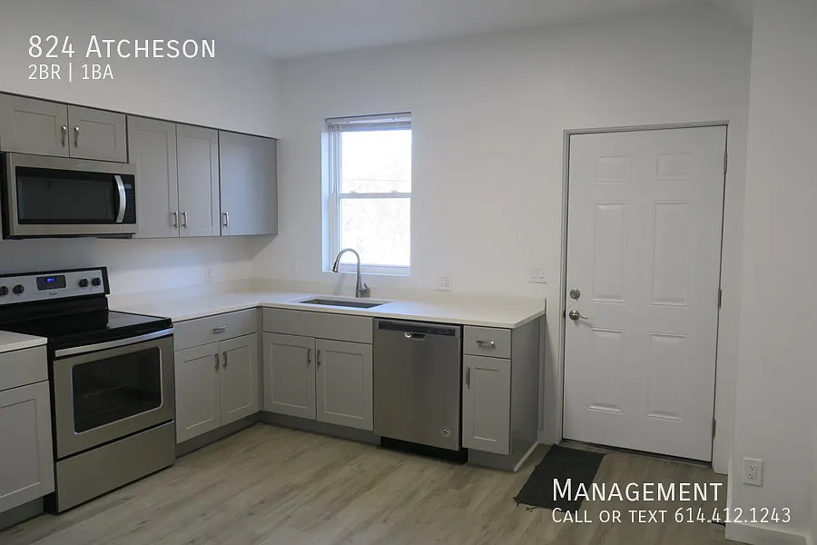 Newly Renovated Townhome with Quality Modern Finishes — Photo 4