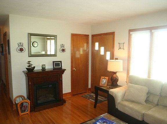 3rd image of 4011 Sunset Dr