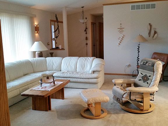 2nd image of 839 Lake Shore Dr