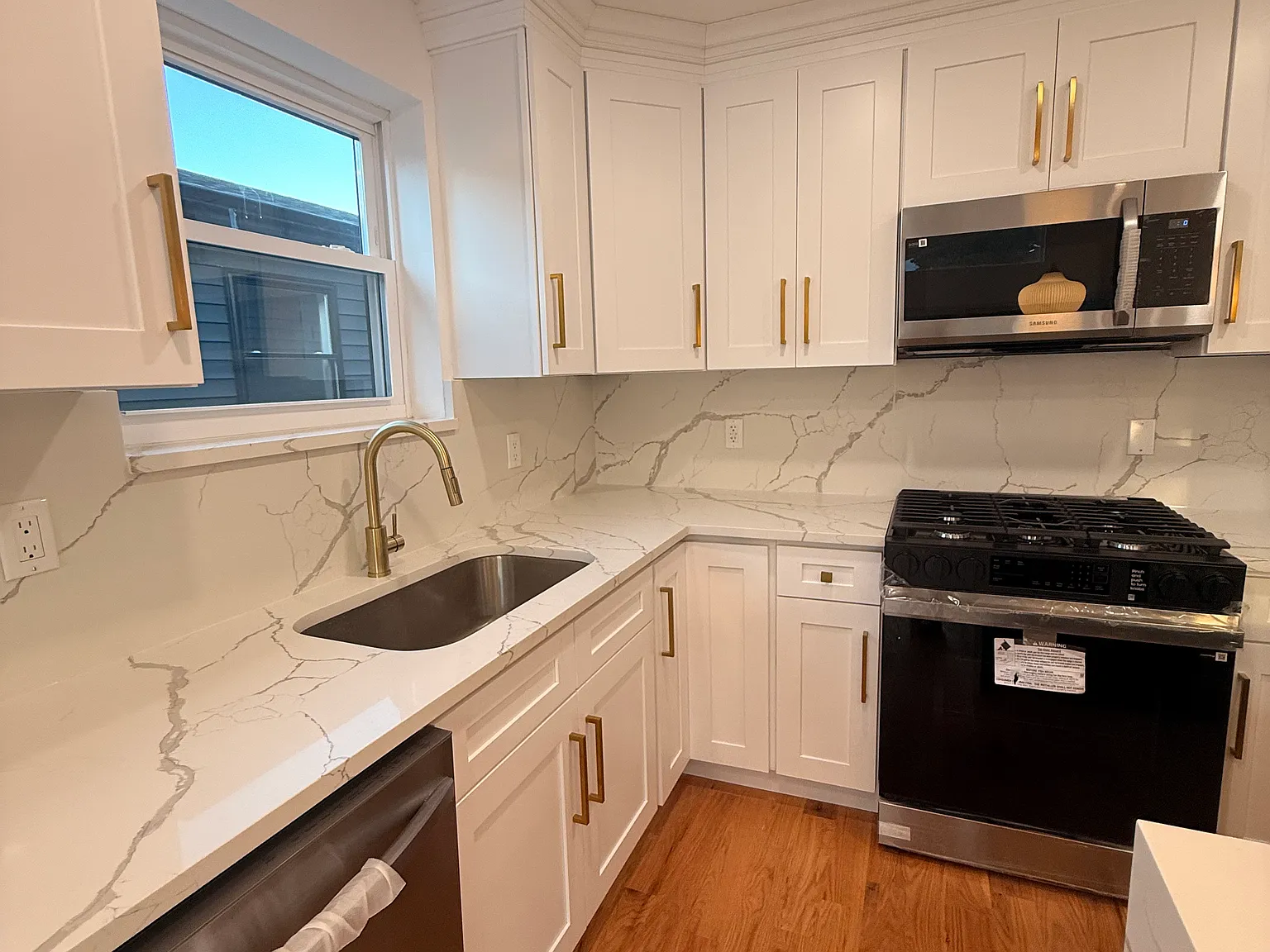 3 bed, 1300 sqft, $3,295 — Photo 3