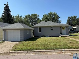 206 8th St, Alton, IA 51003