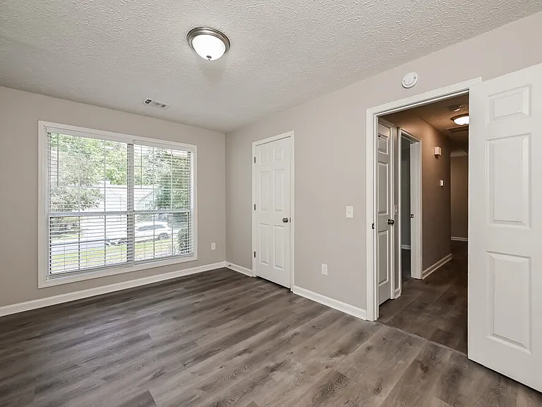 85 Paris Dr — Photo 13