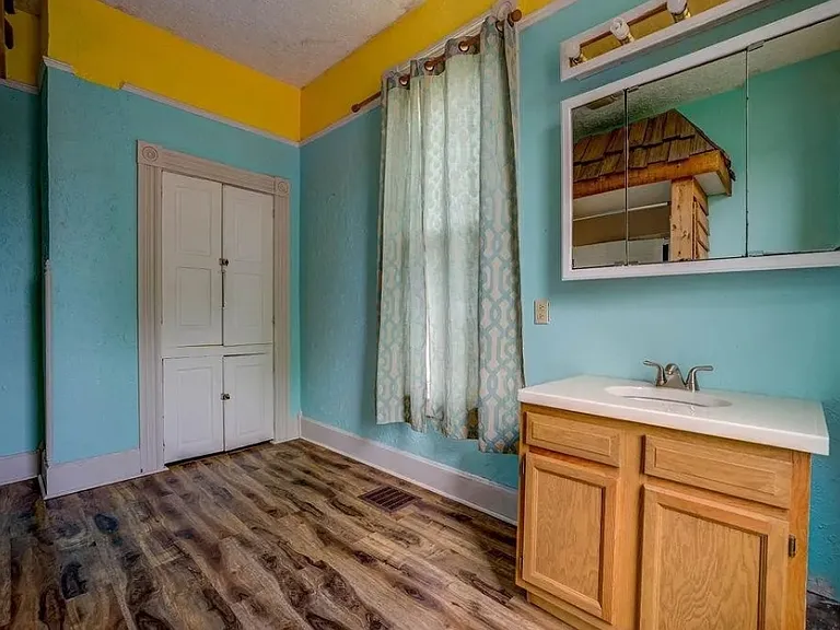 330 W Withrow St — Photo 20