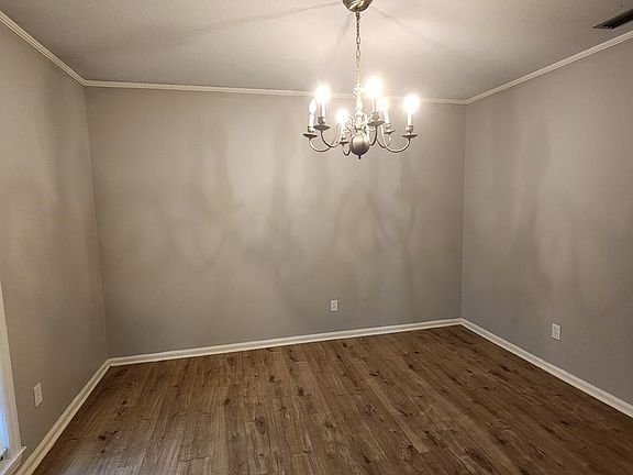 3rd image of 2316 Lakeview Dr