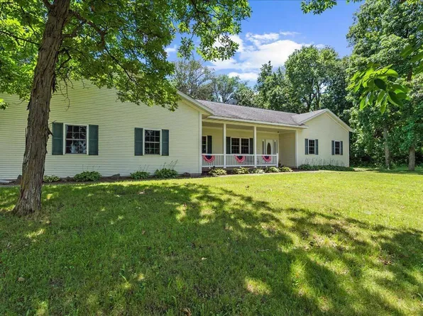 2142 220th St, Independence, IA 50644