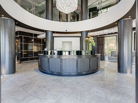 4th image of 800 John Carlyle St #427