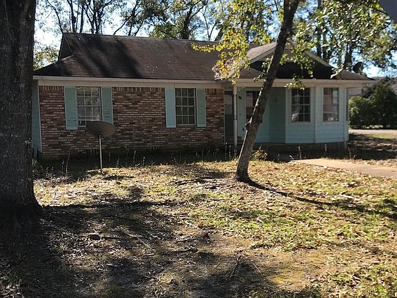 3rd image of 618 E Gate Cir