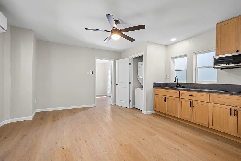 2 bed, 600 sqft, $1,995 — Photo 4