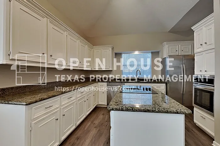 4 bed, 2.5 bath, 2631 sqft, $2,495 — Photo 4
