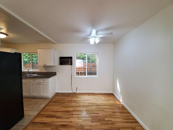 2nd image of 5540 Mammoth Ave