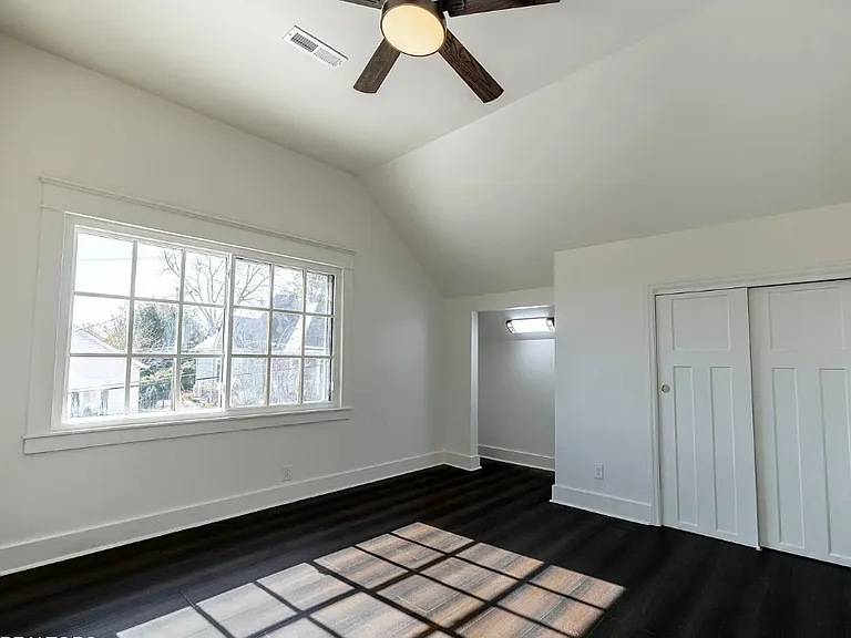1017 Thompson Pl — Photo 13
