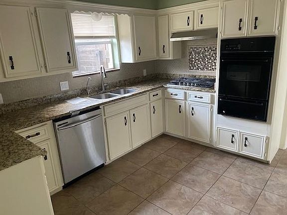 3rd image of 311 Edgeton Ct