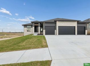 5602 N 198th St, Elkhorn, NE 68022