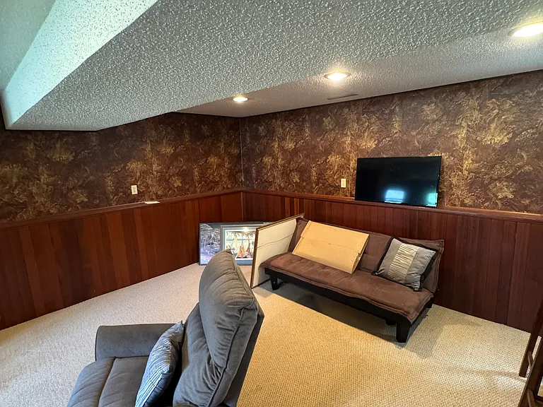 923 E Seerley Blvd — Photo 9
