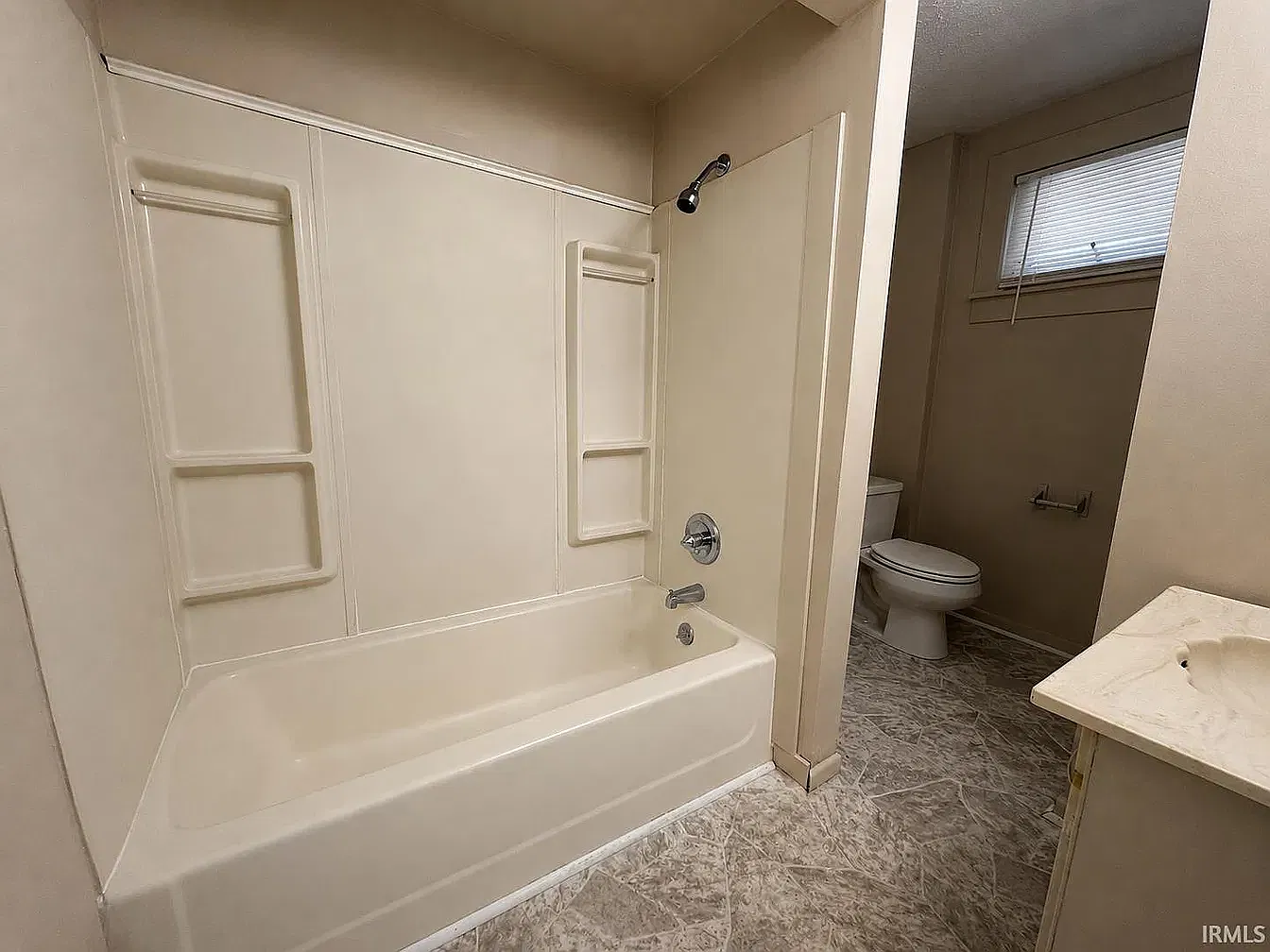 3 bed, 1221 sqft, $1,300 — Photo 4
