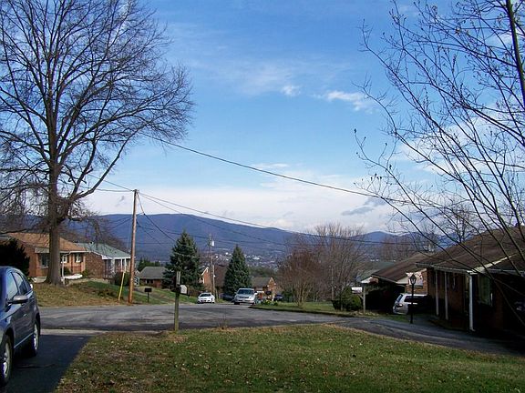 3rd image of 2862 Archer Cir