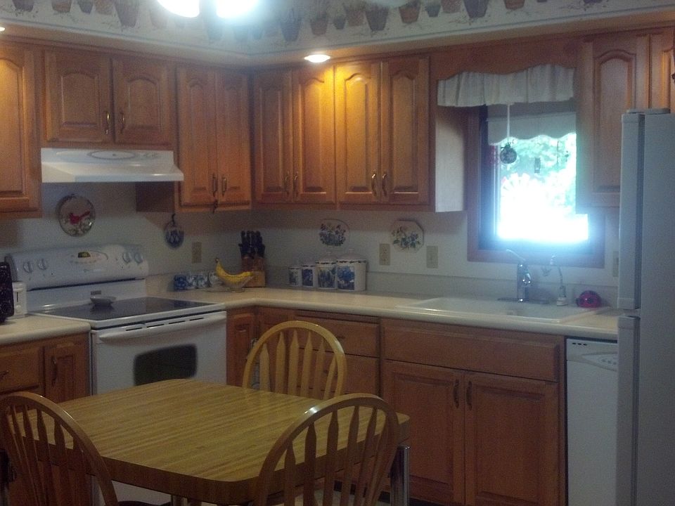 2nd image of 170 Jefferson St