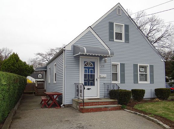 2nd image of 29 Walnut St