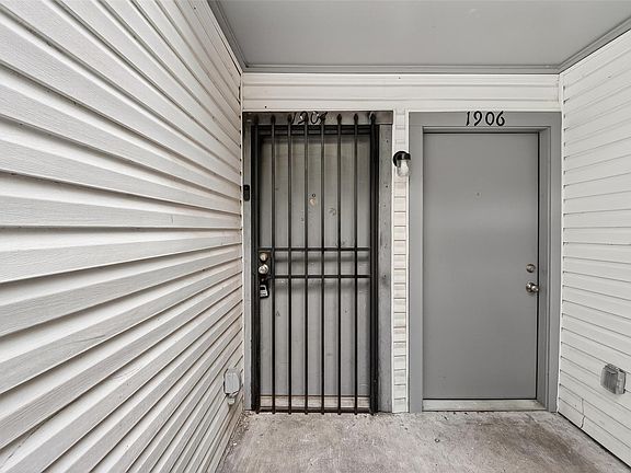 2nd image of 7200 Clarewood Dr APT 1904