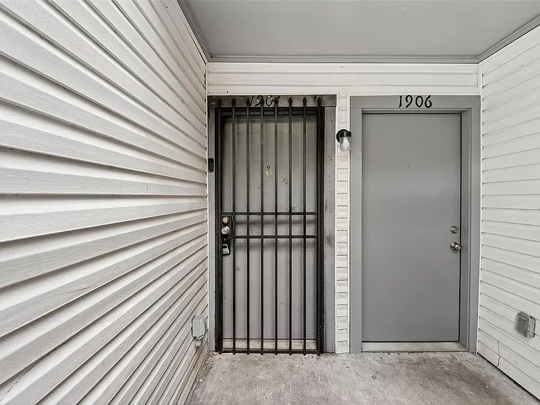 7200 Clarewood Dr #1904 — Photo 2
