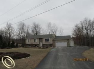 715 Sally Z Ct, Ortonville, MI 48462