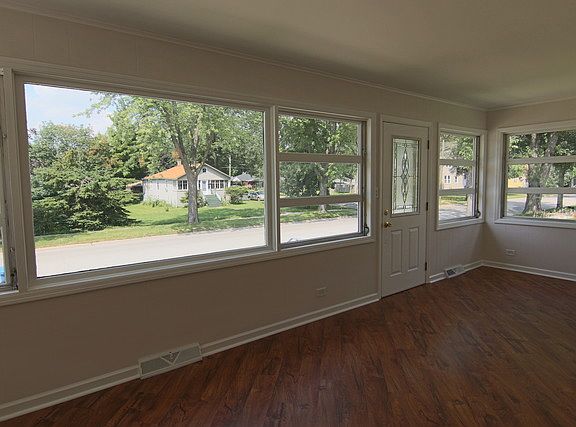 3rd image of 22 E Pine Ave