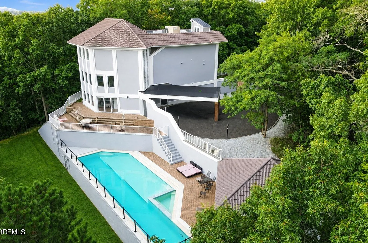 7 bed, 6.0 bath, 4356 sqft, $6,500 — Photo 2