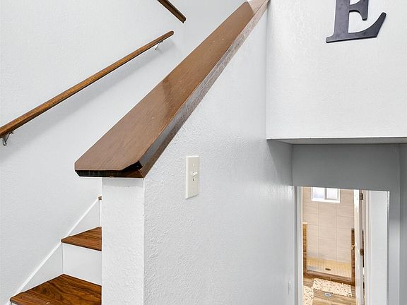 4th image of 2114 Sparrow Ct