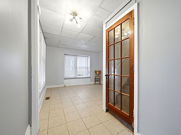 4th image of 1159 SW Plass Ave