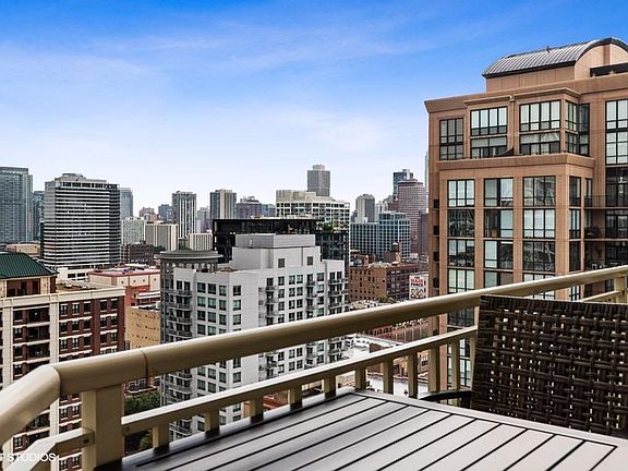 5th image of 645 N Kingsbury St APT 2105