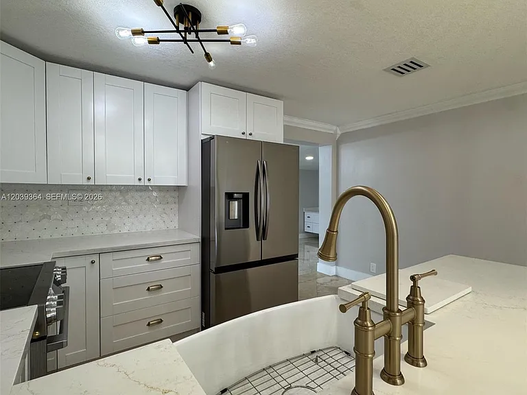 2181 SW 50th Ave — Photo 5