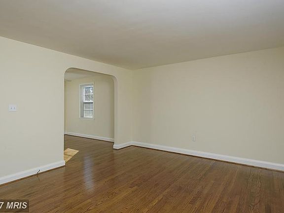 3rd image of 1927 Rockwell Ave