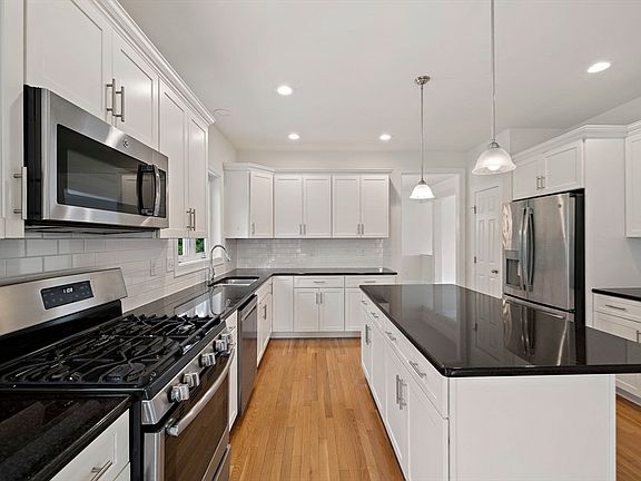 5th image of 42 Magnolia Way
