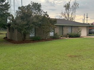 34 Clara St, Cowarts, AL 36321