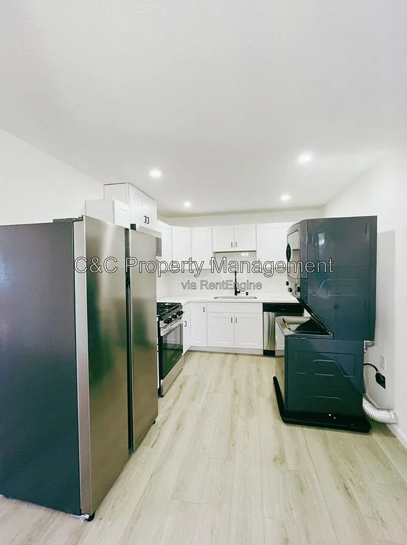 3 bed, 1.0 bath, 1000 sqft, $3,570 — Photo 2