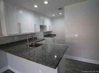 467 NW 100th Pl, Pembroke Pines, FL 33024