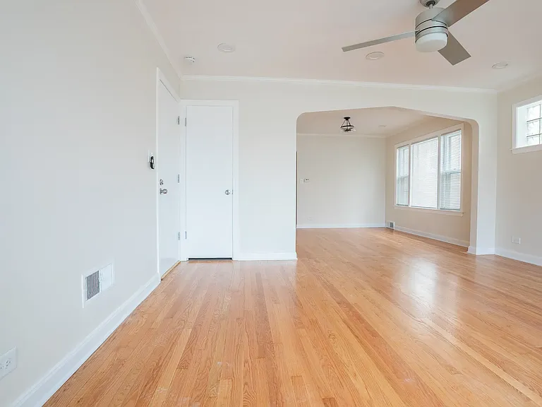 5430 W Berteau Ave #1 — Photo 4