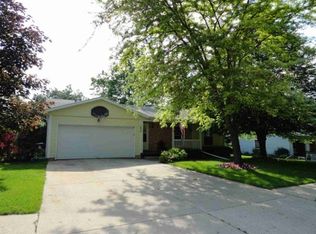 636 Alamo Dr, Freeport, IL 61032