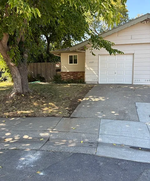 6325 Oakcreek Way — Photo 2