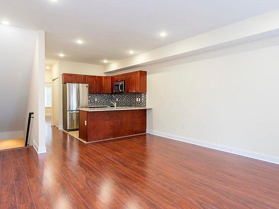 4th image of 1641 W Stiles St #I