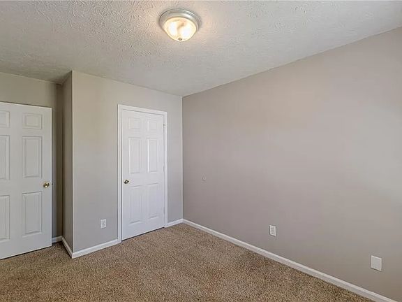 3rd image of 402 Bainbridge Dr #402