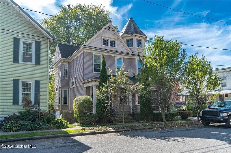2nd image of 4 Montgomery Street