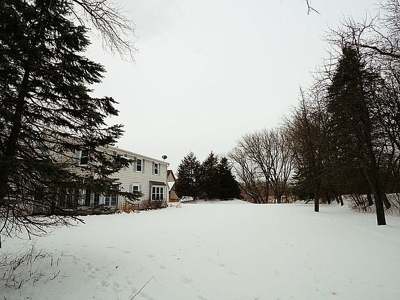 5th image of 1000 Golden Meadow Gln