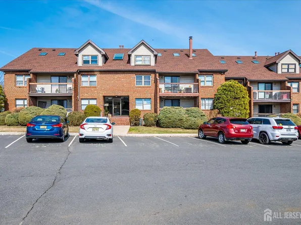 121-F Beverly Hill Ter, Woodbridge, NJ 07095