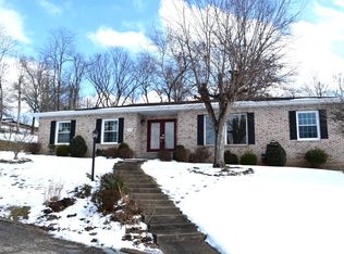 38 Lynn Marr Dr, Huntington, WV 25705