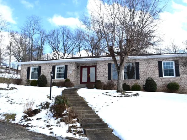 38 Lynn Marr Dr, Huntington, WV 25705