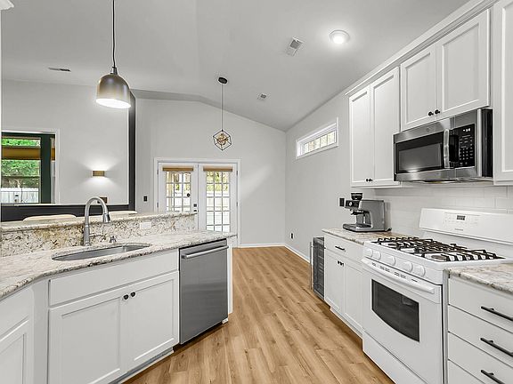2nd image of 2105 Baldwin Park Dr