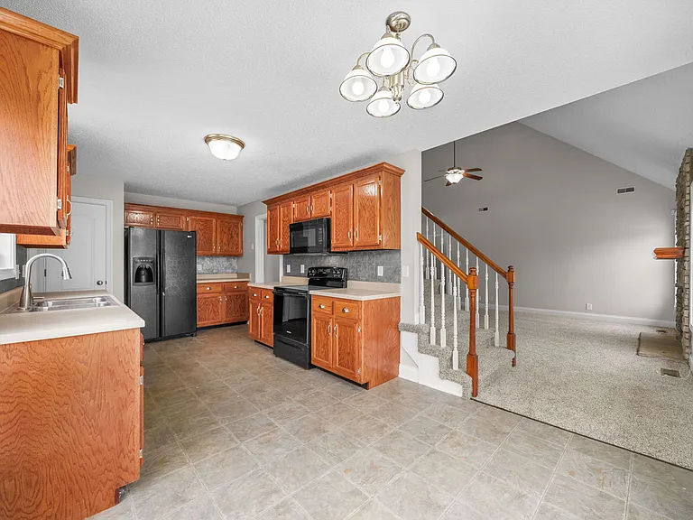 706 Shamrock Ct — Photo 11