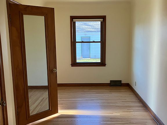 5th image of 5636 43rd Ave S